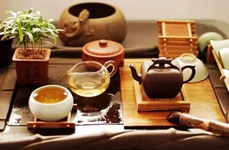 茶香雅韵，养生佳品：喝茶对身体的神奇作用